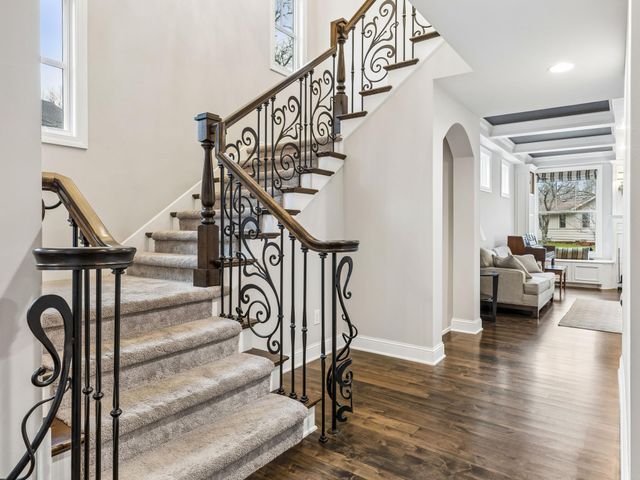 5524 Warden Avenue, Edina, MN 55436