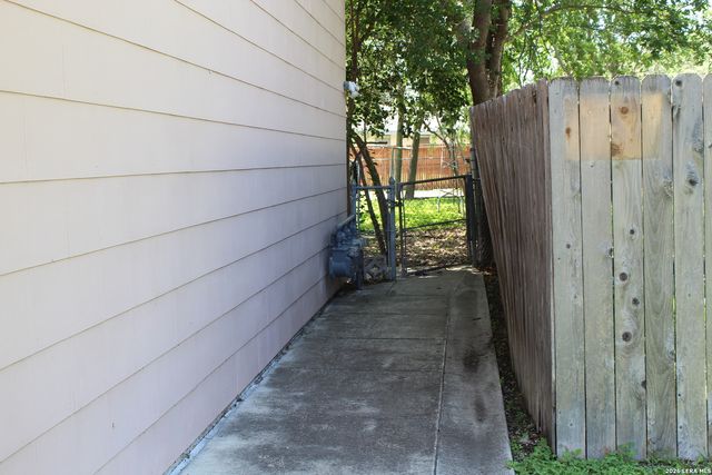 206 SENISA DR, San Antonio, TX 78228