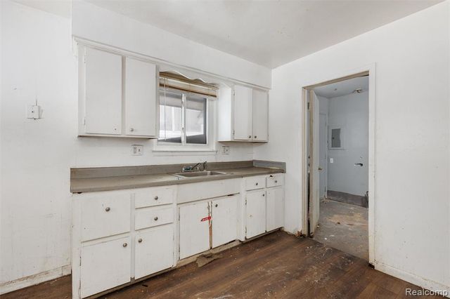 4004 Minnesota, Detroit, MI 48212