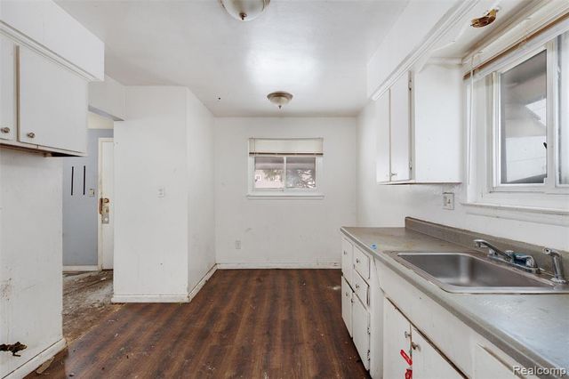 4004 Minnesota, Detroit, MI 48212