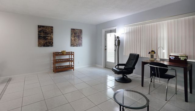331 Windsor O, West Palm Beach, FL 33417