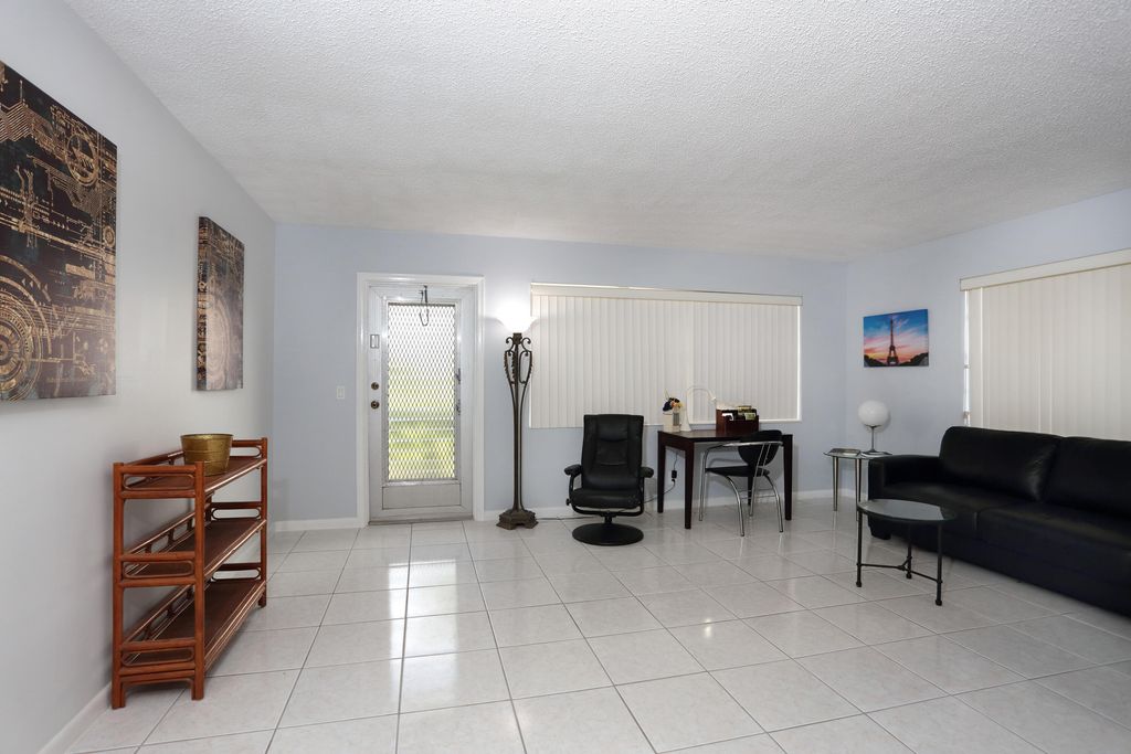 331 Windsor O, West Palm Beach, FL 33417