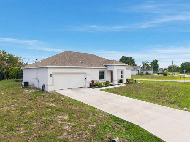 201 SW North Wakefield Circle, Port St. Lucie, Port St Lucie, FL 34953