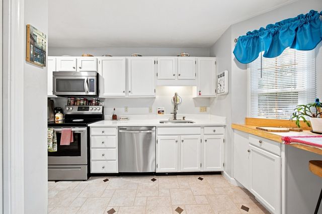 41 Stallbrook Rd 41, Milford, MA 01757