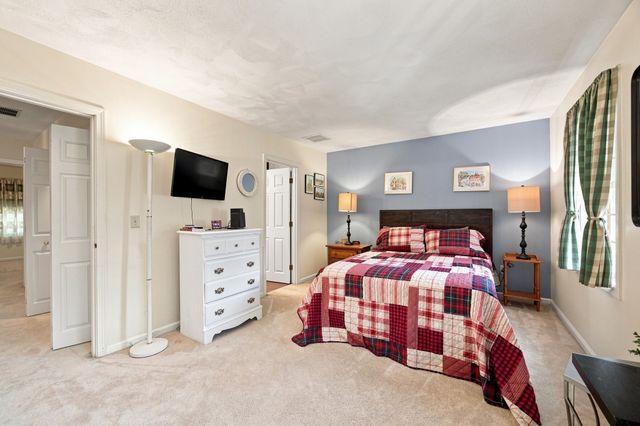 41 Stallbrook Rd 41, Milford, MA 01757
