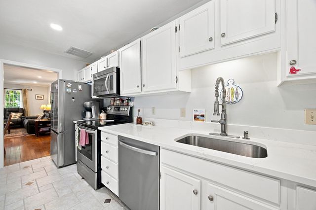 41 Stallbrook Rd 41, Milford, MA 01757