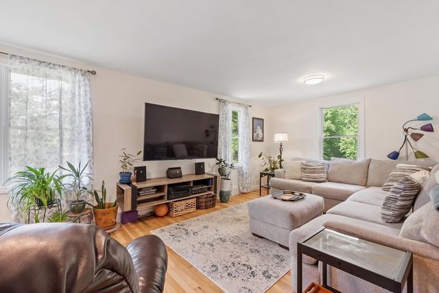107 Maple Rd, Tewksbury, MA 01876