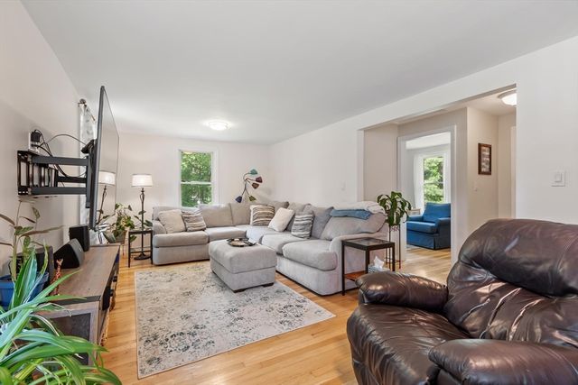 107 Maple Rd, Tewksbury, MA 01876