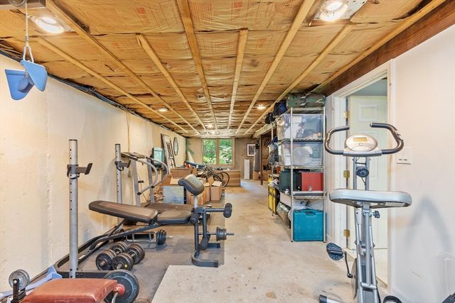 107 Maple Rd, Tewksbury, MA 01876