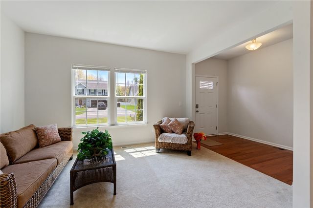 708 Hillspring, Webster, NY 14580