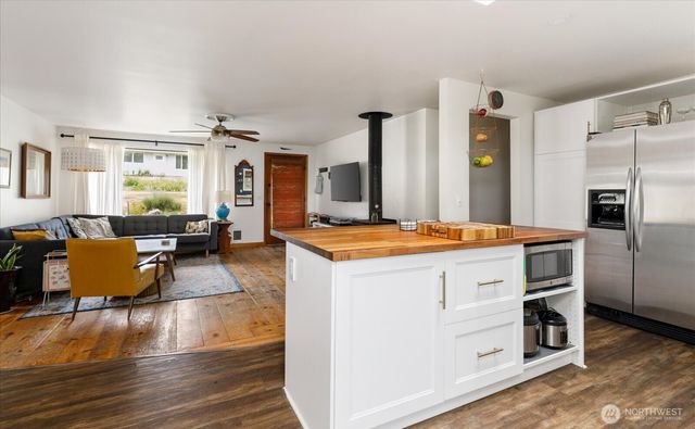 975 Ferry Avenue, Coupeville, WA 98239