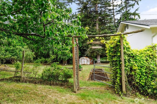 975 Ferry Avenue, Coupeville, WA 98239