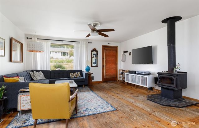 975 Ferry Avenue, Coupeville, WA 98239