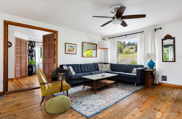 975 Ferry Avenue, Coupeville, WA 98239