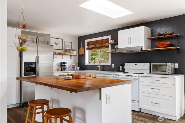 975 Ferry Avenue, Coupeville, WA 98239