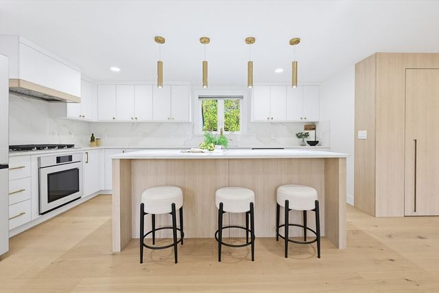 8 Vassar Dr, Milford, MA 01757