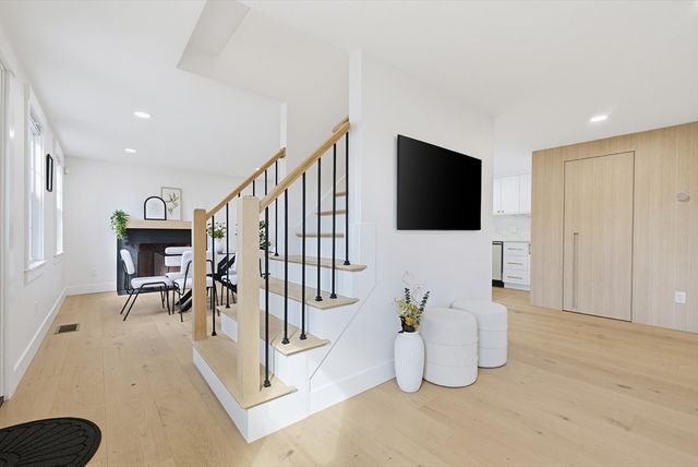 8 Vassar Dr, Milford, MA 01757