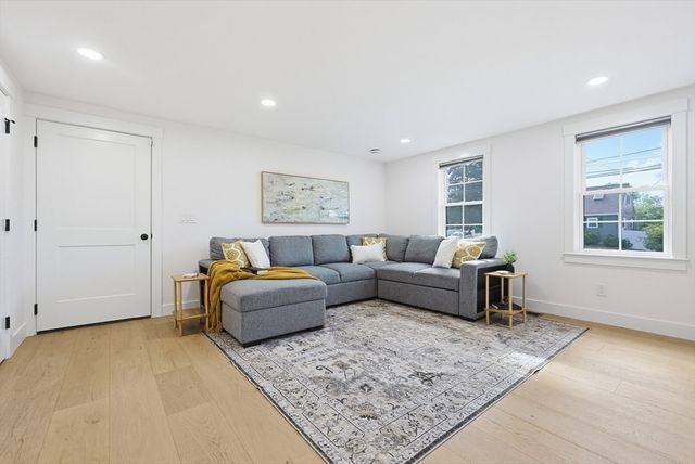 8 Vassar Dr, Milford, MA 01757