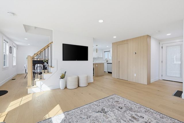 8 Vassar Dr, Milford, MA 01757