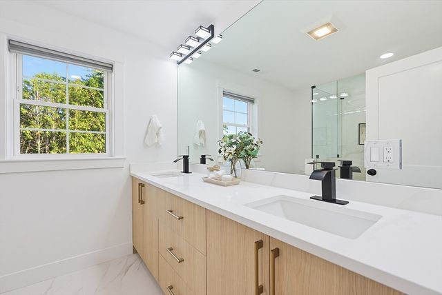 8 Vassar Dr, Milford, MA 01757