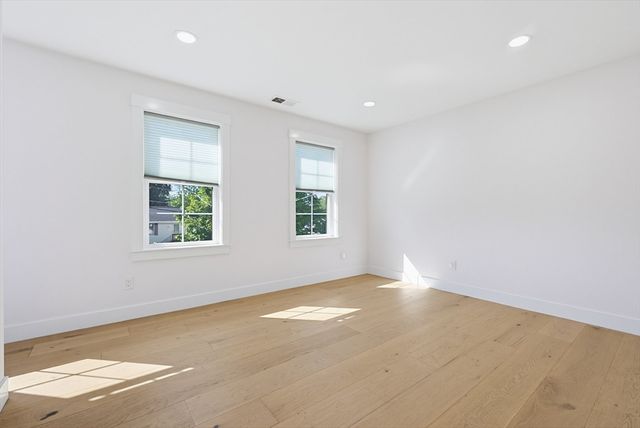 8 Vassar Dr, Milford, MA 01757