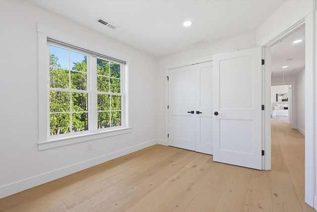 8 Vassar Dr, Milford, MA 01757