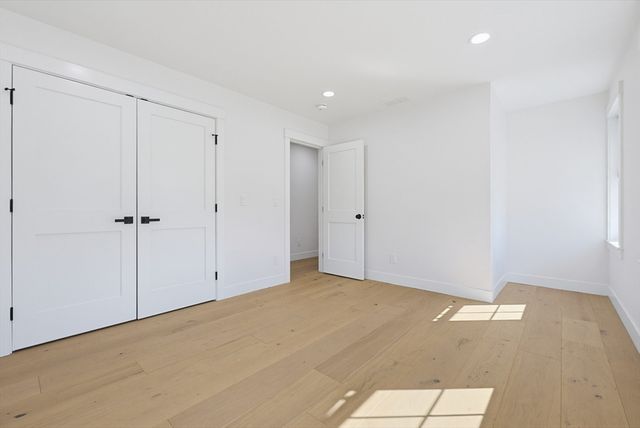 8 Vassar Dr, Milford, MA 01757