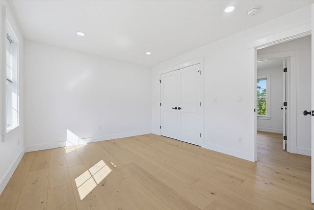 8 Vassar Dr, Milford, MA 01757