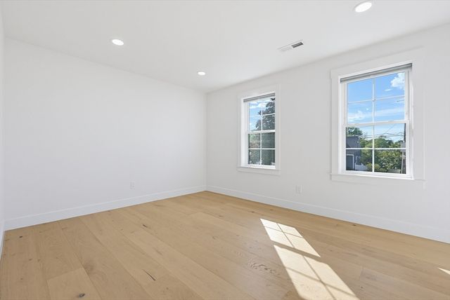 8 Vassar Dr, Milford, MA 01757