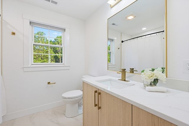 8 Vassar Dr, Milford, MA 01757