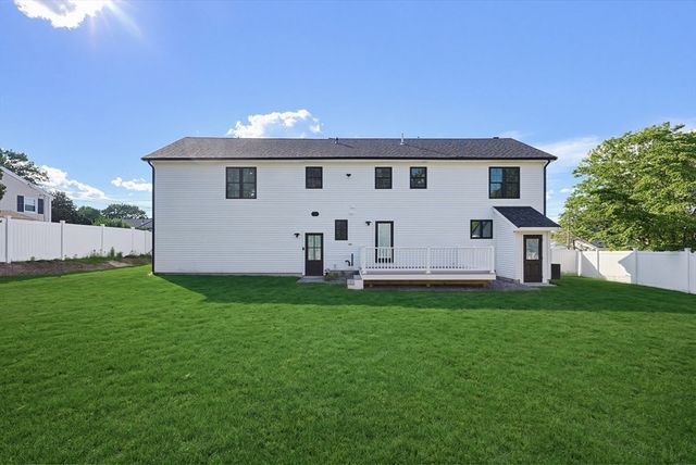 8 Vassar Dr, Milford, MA 01757