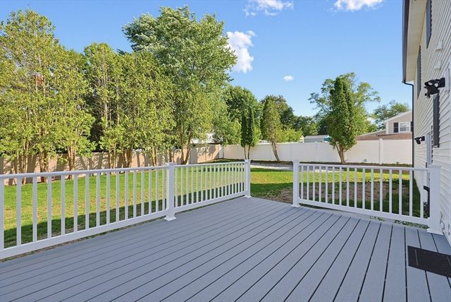 8 Vassar Dr, Milford, MA 01757