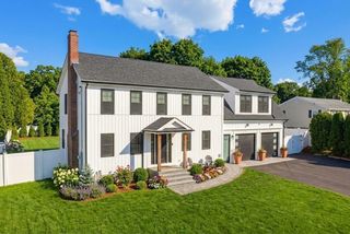 8 Vassar Dr, Milford, MA 01757