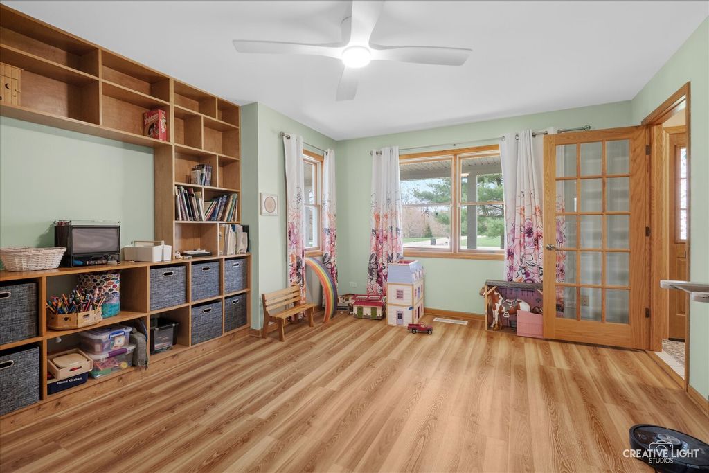 Image 11 of property listing at 204 Country Lane, Yorkville, IL 60560