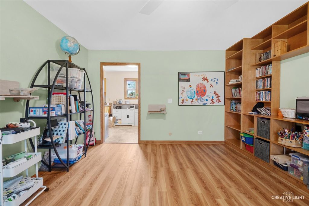 Image 12 of property listing at 204 Country Lane, Yorkville, IL 60560