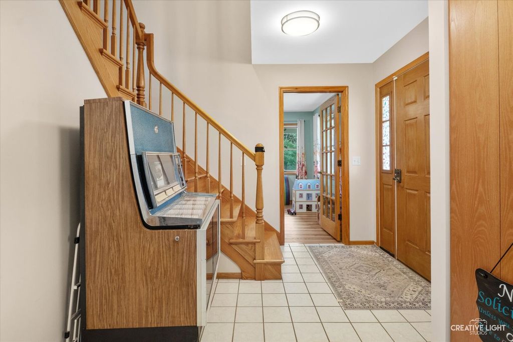Image 13 of property listing at 204 Country Lane, Yorkville, IL 60560