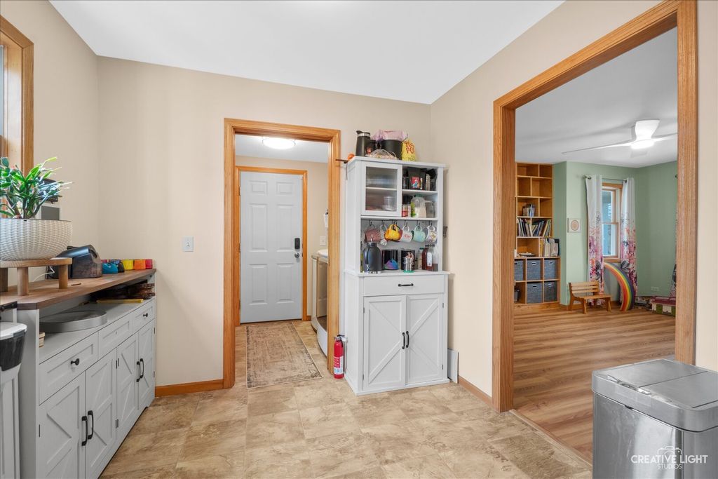 Image 17 of property listing at 204 Country Lane, Yorkville, IL 60560