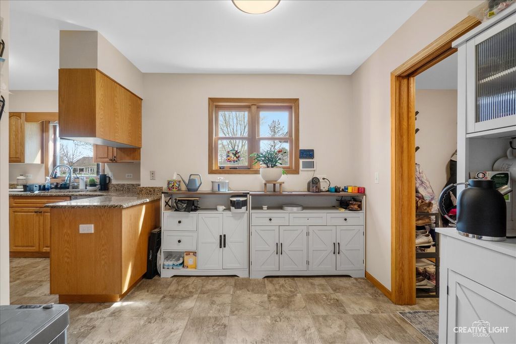 Image 18 of property listing at 204 Country Lane, Yorkville, IL 60560