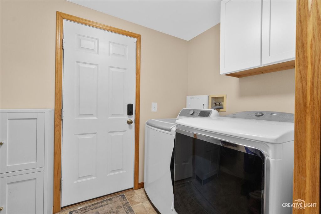 Image 19 of property listing at 204 Country Lane, Yorkville, IL 60560