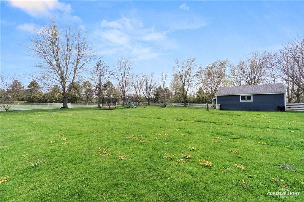 Image 28 of property listing at 204 Country Lane, Yorkville, IL 60560