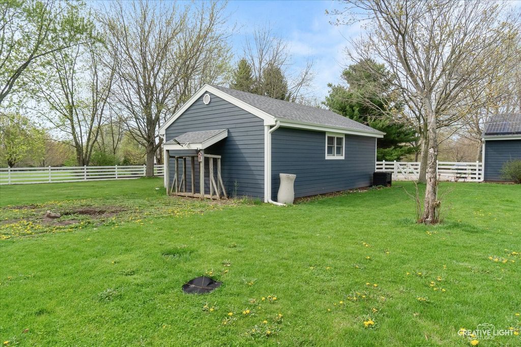 Image 29 of property listing at 204 Country Lane, Yorkville, IL 60560