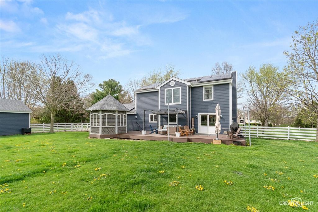 Image 5 of property listing at 204 Country Lane, Yorkville, IL 60560