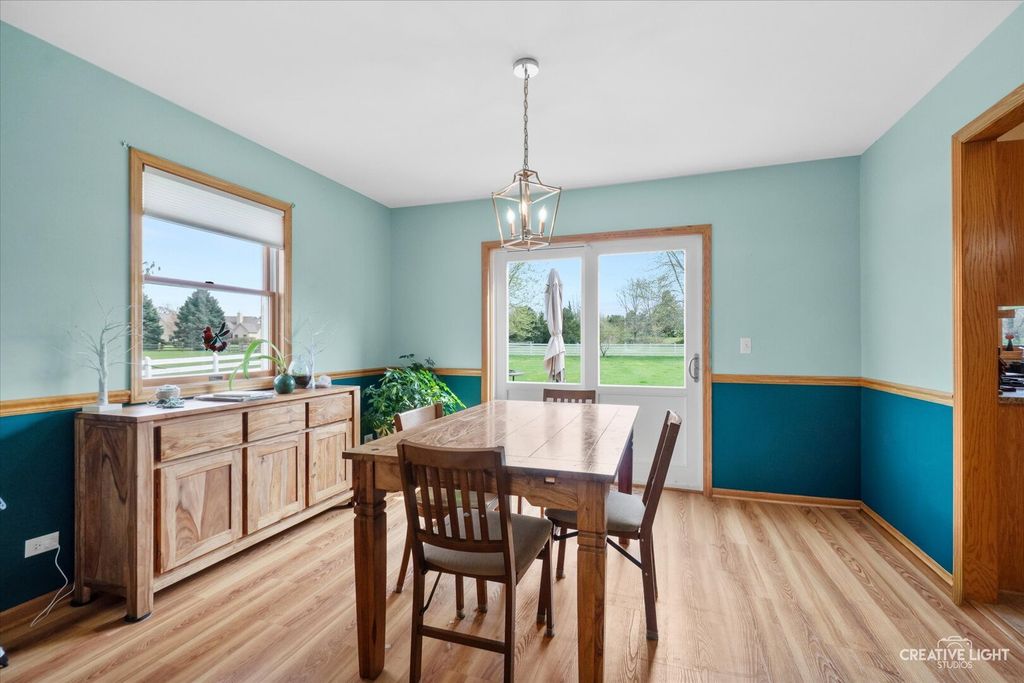 Image 9 of property listing at 204 Country Lane, Yorkville, IL 60560