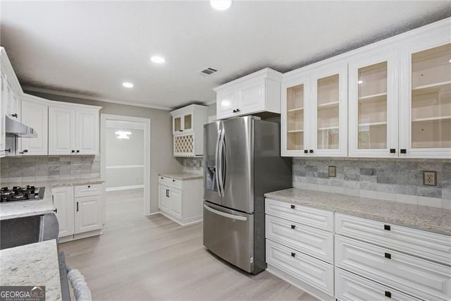 24 Planters Drive SW, Lilburn, GA 30047