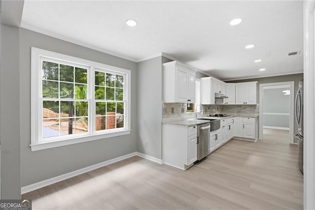 24 Planters Drive SW, Lilburn, GA 30047