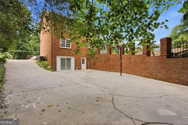 24 Planters Drive SW, Lilburn, GA 30047