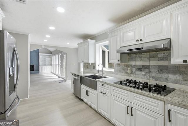 24 Planters Drive SW, Lilburn, GA 30047