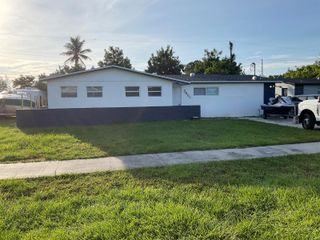 5662 Parke Avenue, West Palm Beach, FL 33407