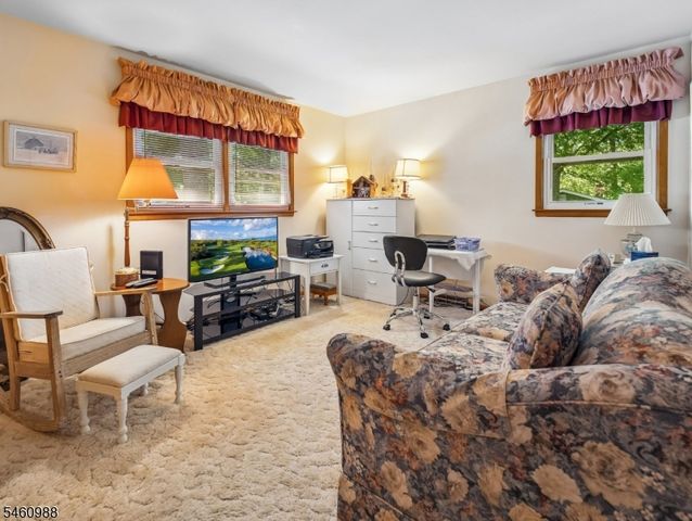 45 Sunset Rd, Bloomingdale Boro, NJ 07403