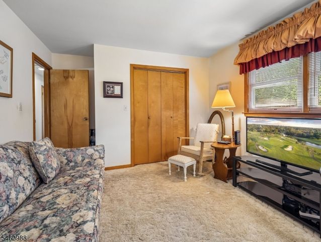 45 Sunset Rd, Bloomingdale Boro, NJ 07403